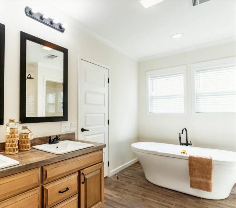 White Oval Freestanding Tub & Faucet