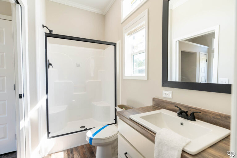 Cozy Cabin 2 DVHBSS-MONL-1644-bath-1
